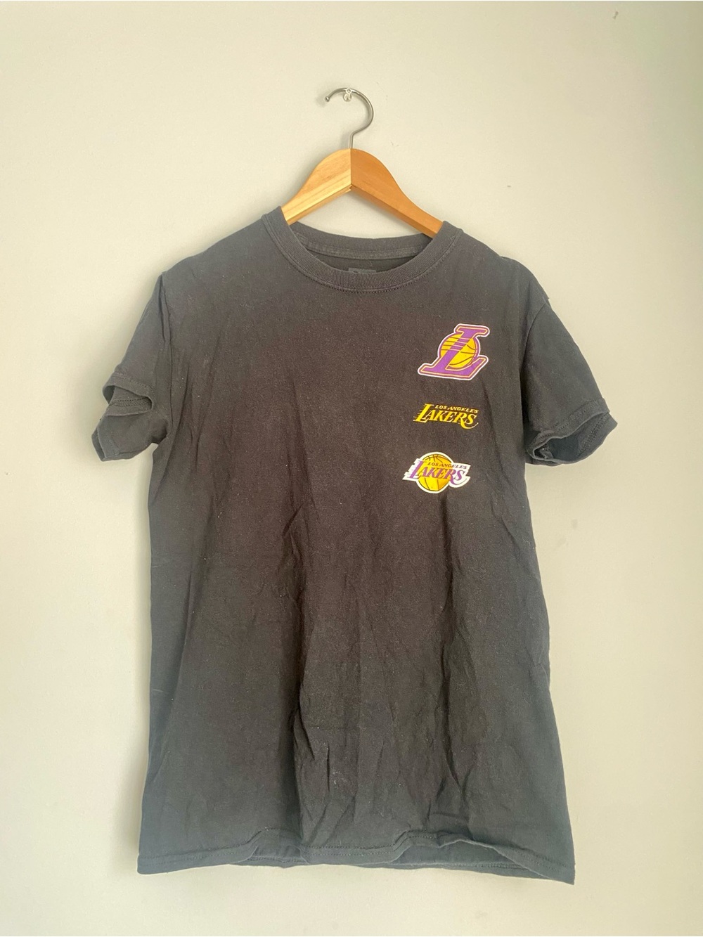 LA Lakers 90s Style Graphic T-Shirt | Sporty Streetwear Back to Campus